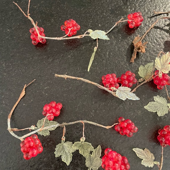 Vintage Christmas Red Berries and Leaves Garland Pieces - Picture 10 of 12